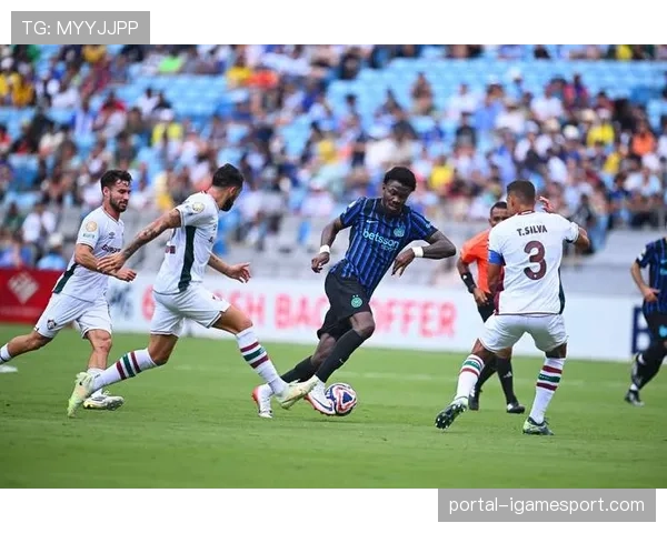 场边花絮：国际米兰球迷远征英国，在曼彻斯特市中心举办盛大助威活动