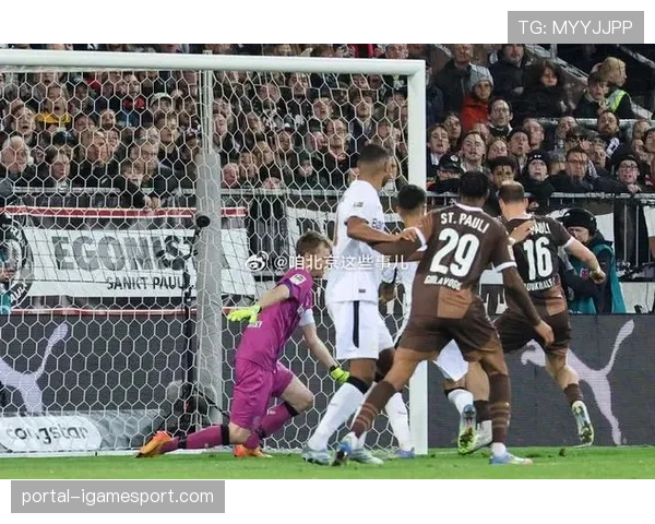 德甲裁判委员会重申，将严格执行定位球攻防中的拉拽犯规